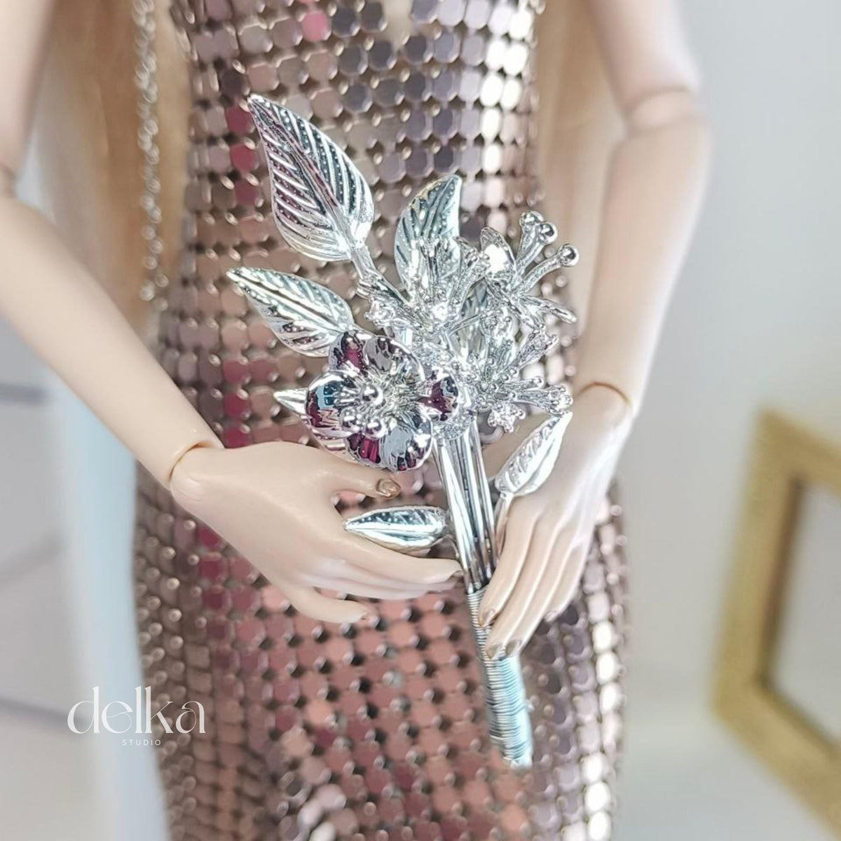 Metal bouquet of flowers for 1/6 scale or 12-inch dolls, miniature bouquet