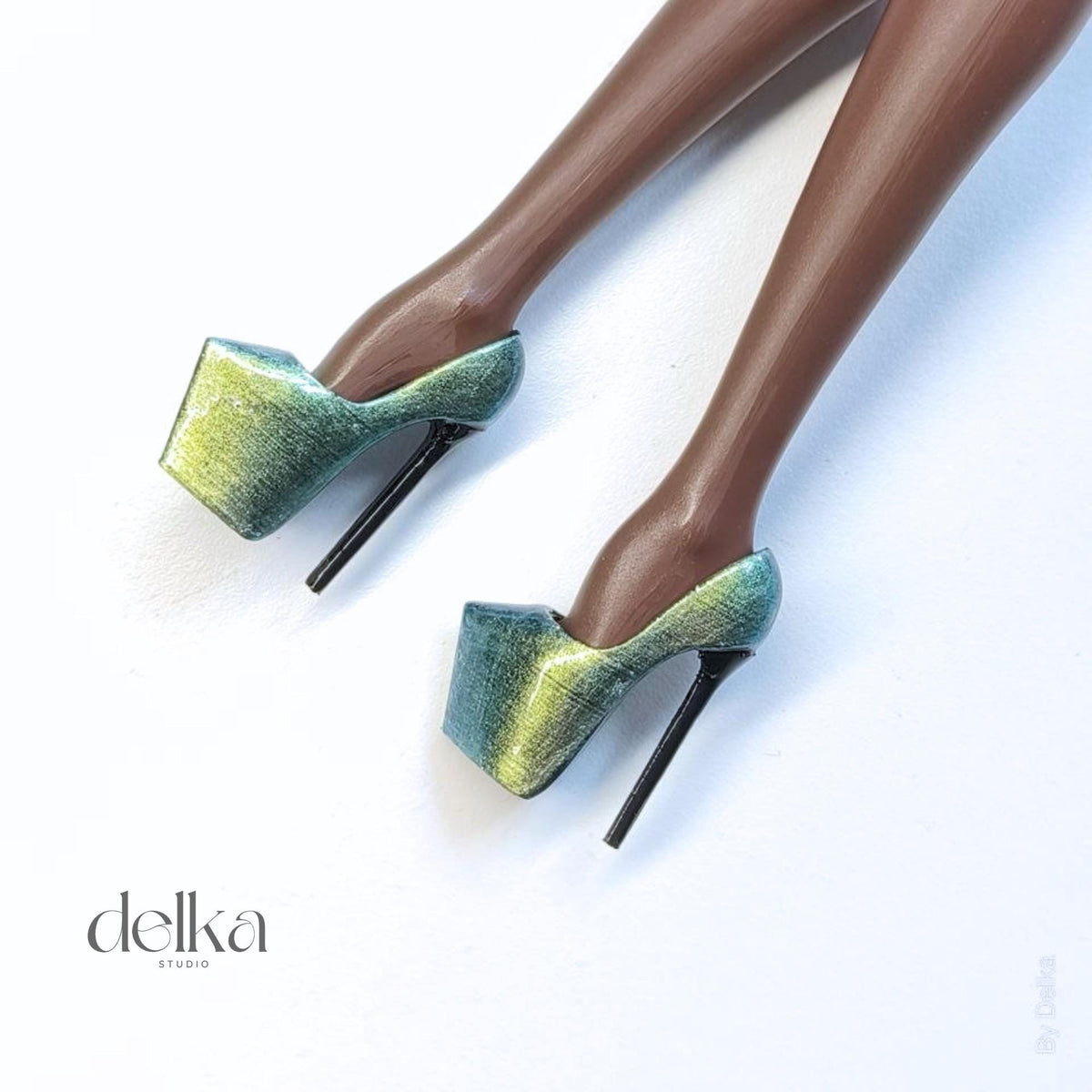 Galaxy-colored platform shoes for 1/6-scale fashion dolls, a gift for doll collectors