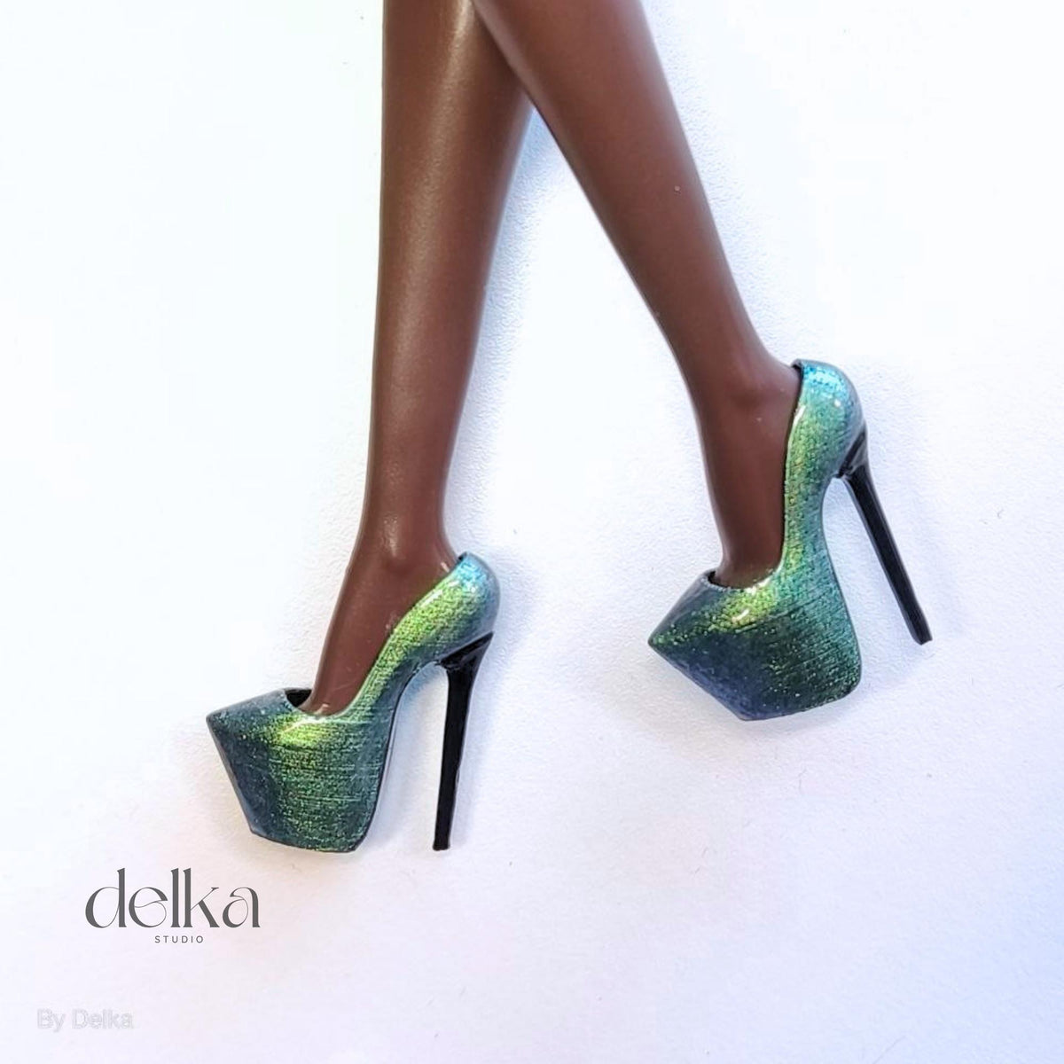 Galaxy-colored platform shoes for 1/6-scale fashion dolls, a gift for doll collectors