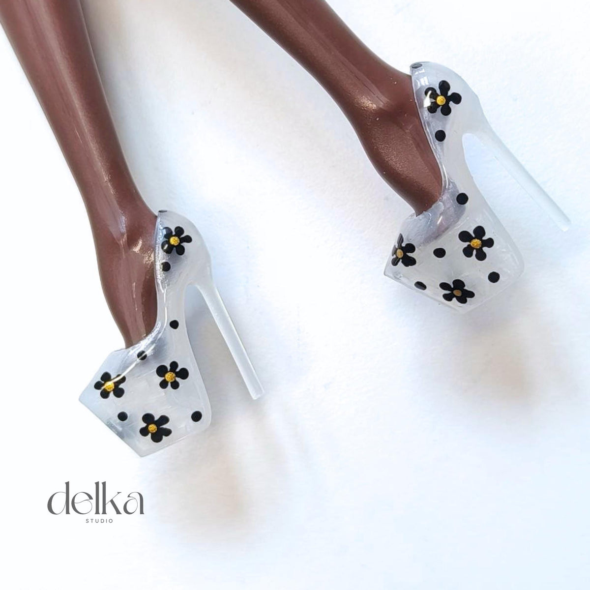 Floral-print shoes for 1/6-scale fashion dolls