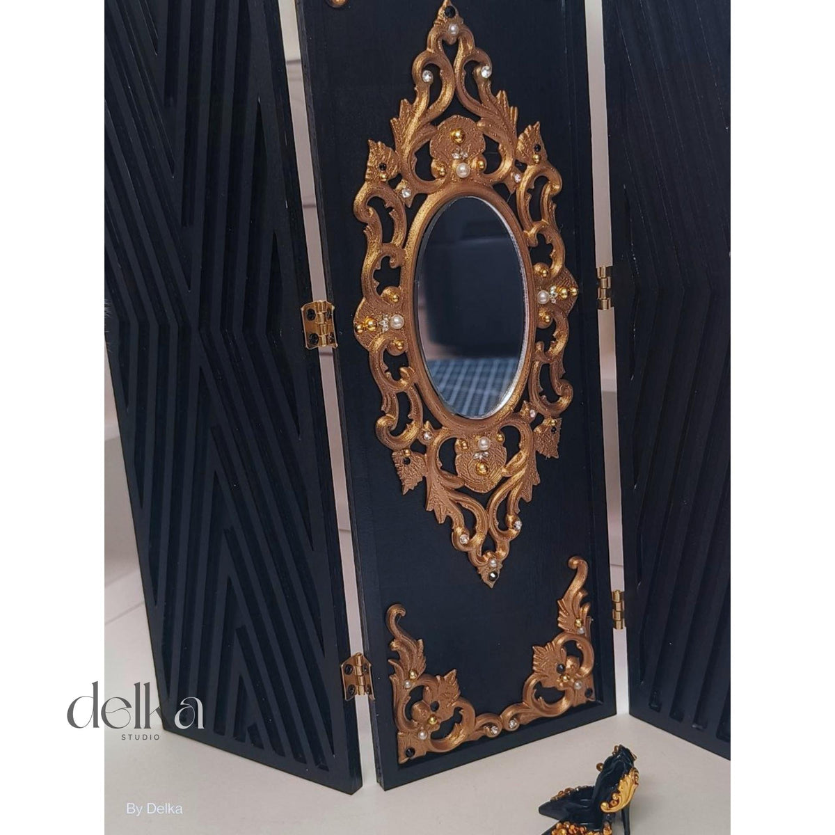 12 inch screen for dolls, 1/6 scale screen for fashion dolls, miniature screen for dollhouses