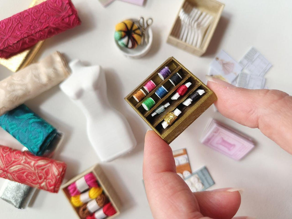 Set of small sewing items for dollhouses, vintage accessories in 1/12 scale