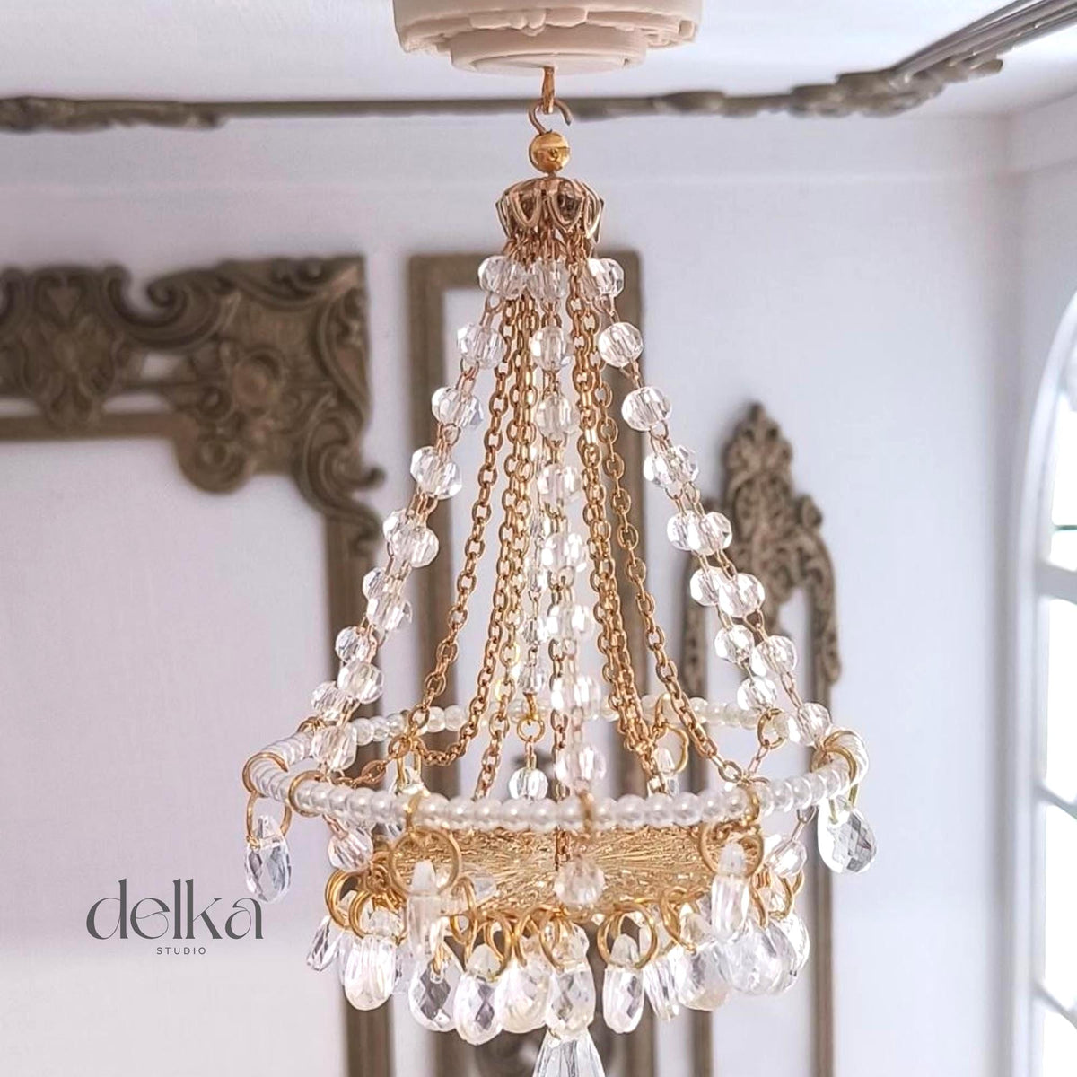 Miniature chandelier for 1:6 scale dolls, teardrop-shaped ceiling lamp for 12-inch dolls